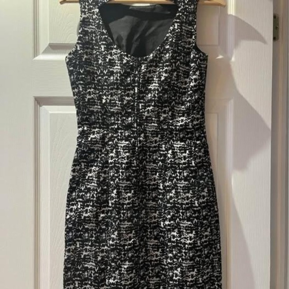 Black White Abstract Jacquard Sleeveless Sheath Dress Size 6 Cutout Back